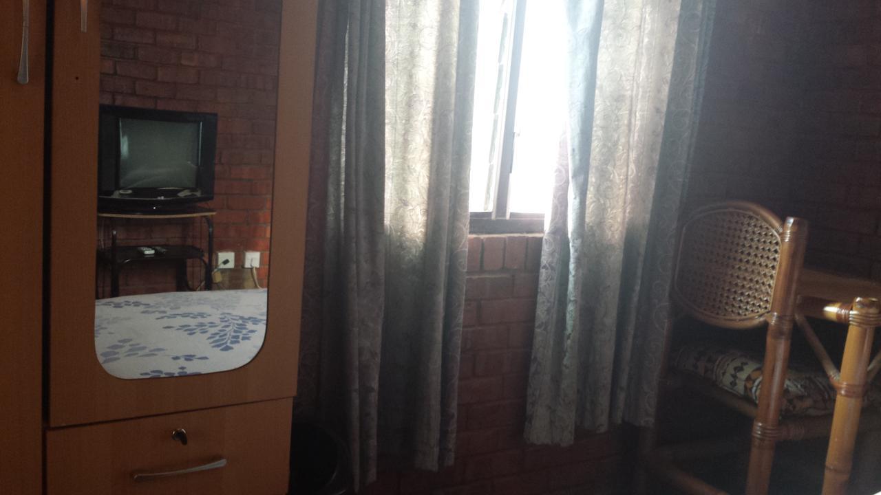 Joy Family Lodge Amasaman Quarto foto